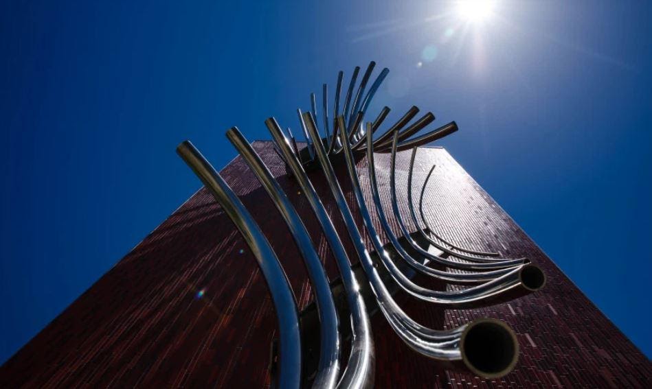 Musical stainless steel sculpture comes to life in California - Jindal Stainless
