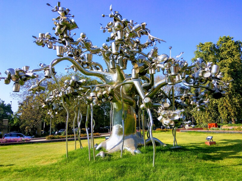 Subodh Gupta’s arresting banyan tree sculpture in the lawns of the National Gallery of Modern Art